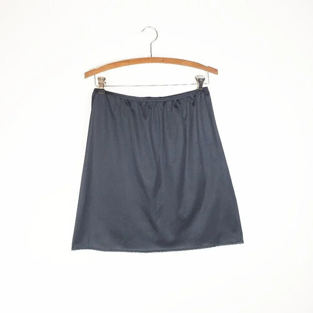 Vintage Vanity Fair Antron III Nylon Half Slip Black Back Slit Size Medium